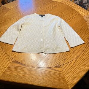 ELLEN TRACY 100% Casmere Crop sweater